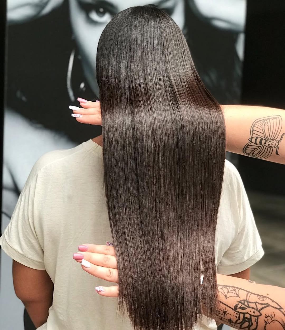 Transformación capilar: estilo único y brillante en la peluquería.
